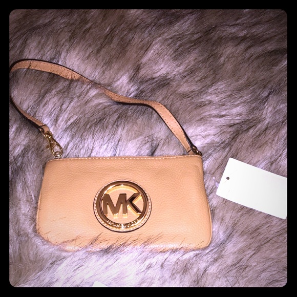 Michael Kors Handbags - Michael Kors wristlet